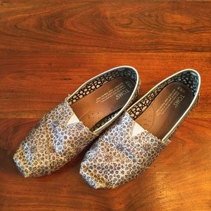 Toms